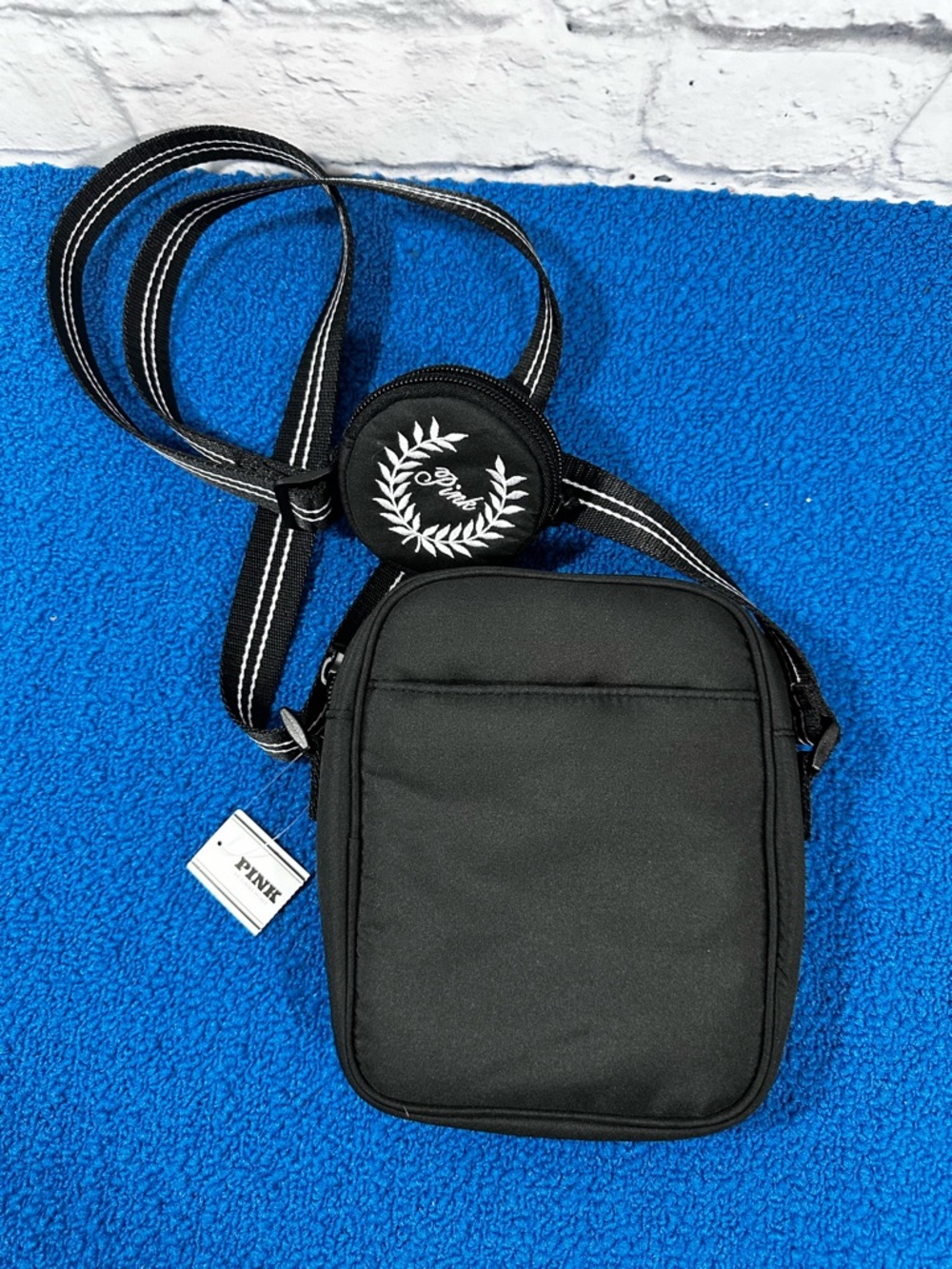 NWT PINK Victoria’s Secret Black Crossbody Round Coin Zipper Purse